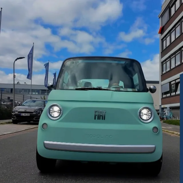 Daisy who...? 👀 Ihr wollt auch so lässig durch die Stadt cruisen? 😎🔥 Dann ist der Fiat Topolino genau das Richtige fü...