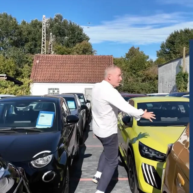 Die Uhr läuft, Michael liefert! ⏱️🚗 Einmal über den Hof – welcher Gebrauchte wäre deiner? 👀 Entdecke deinen Favoriten ...